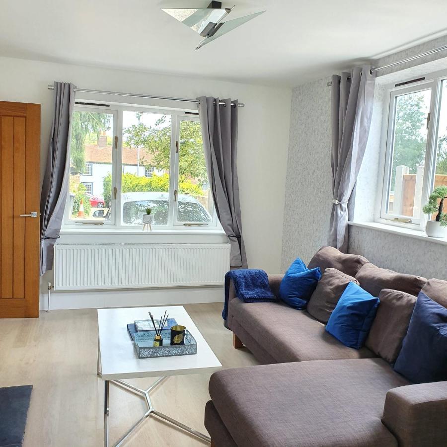 Spacious Beautiful And Warm Cottage With Parkingチェルムスフォード エクステリア 写真