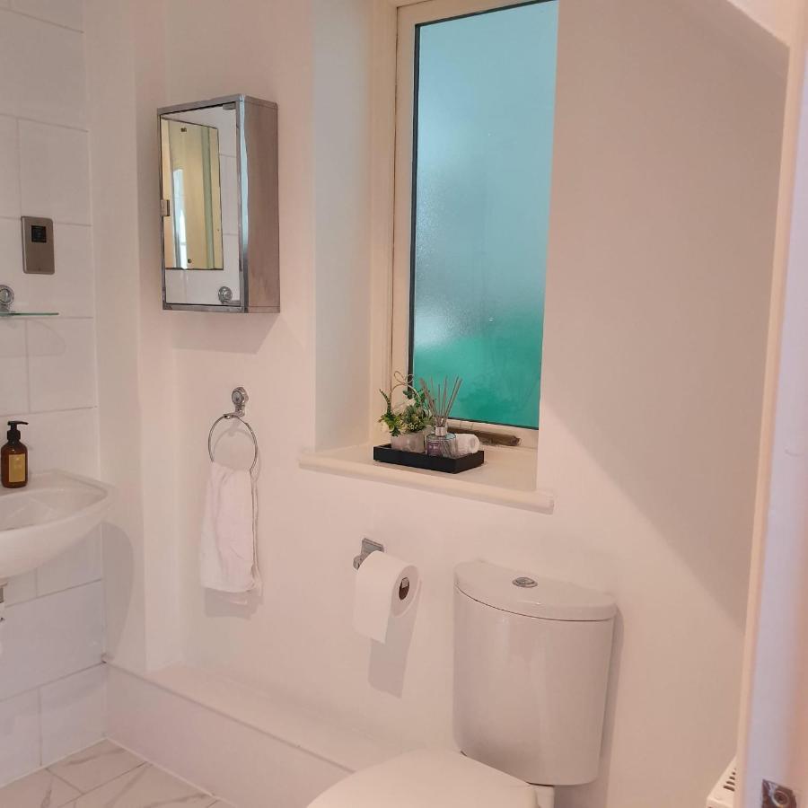 Spacious Beautiful And Warm Cottage With Parkingチェルムスフォード エクステリア 写真