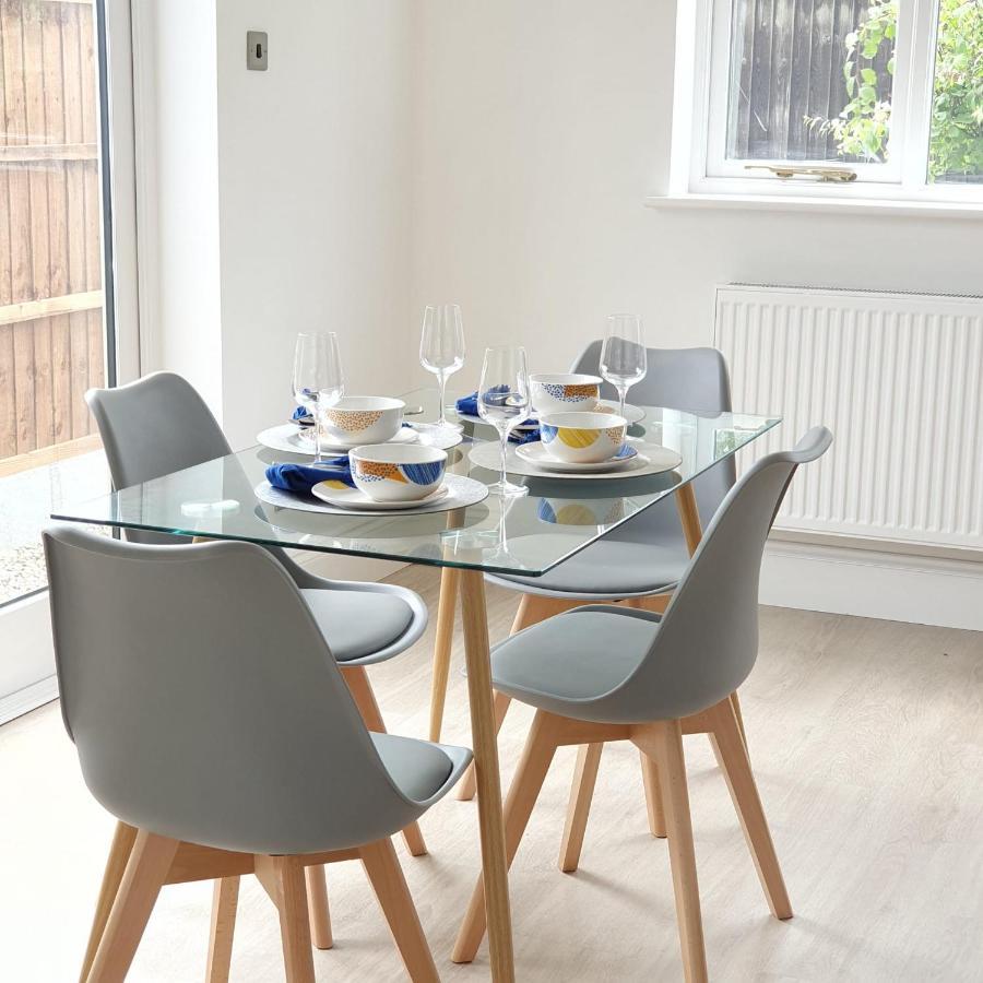 Spacious Beautiful And Warm Cottage With Parkingチェルムスフォード エクステリア 写真